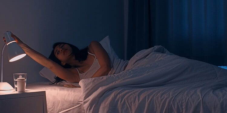 Co když nám nesprávné zacházení se světlem ovlivňuje spánek?