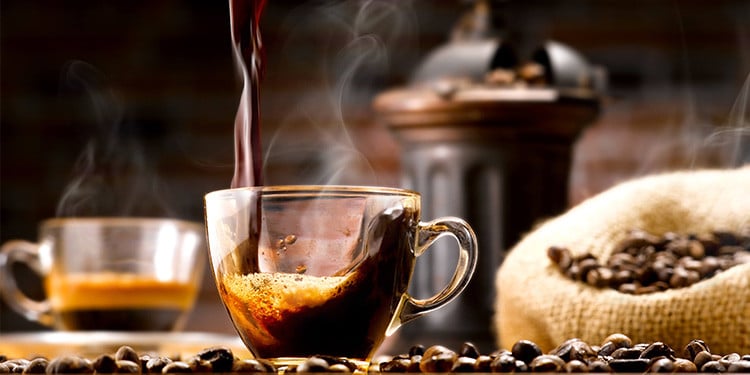 Silná káva půl hodiny před cvičením zvyšuje spalování tuků